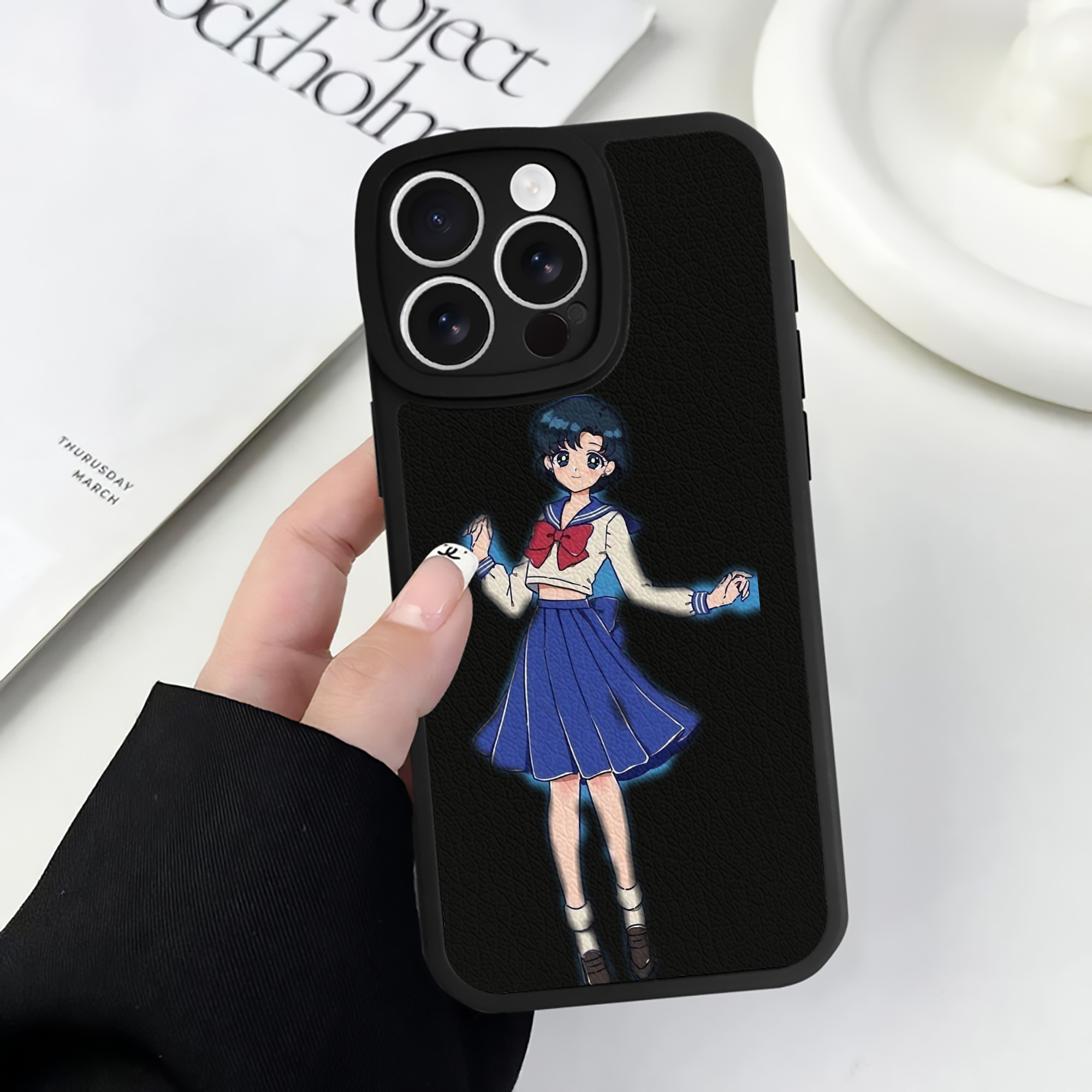 （画像用） 美少女戦士セーラームーン 水野 亜美 みずの あみ Sailor Moon Mizuno Ami 【iPhone 16シリーズ対応】シリコンスマホケース（レザー調） 材質：シリコン